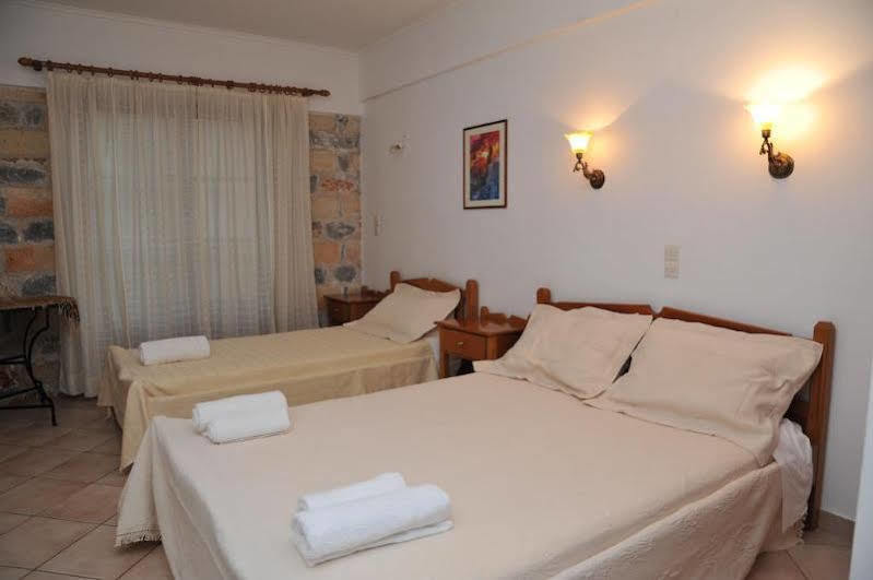 Petrino Guesthouse Monemvasía Exterior foto